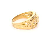 Anillo de Oro Amarillo 18K Bombé Calado con 28 Diamantes