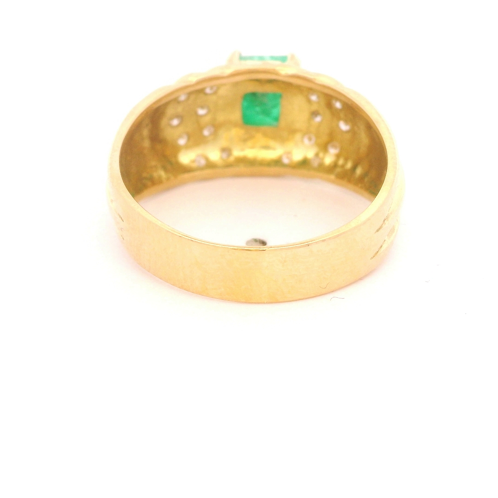 Anillo de Oro Amarillo 18K Solitario Bombé con Esmeralda y Diamantes