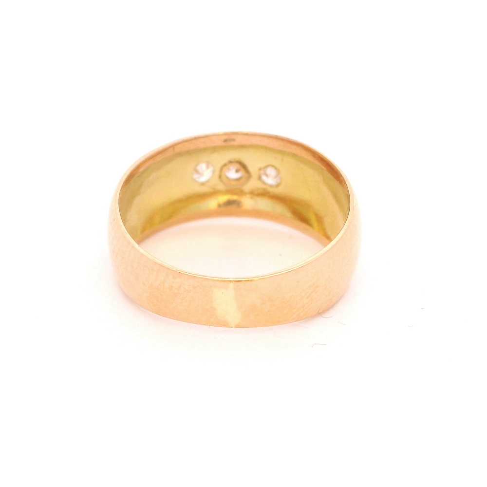 Anillo de Oro Amarillo 18K Bombé con Diamantes