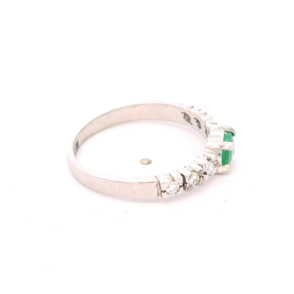 Anillo de Oro Blanco 18K Solitario Pavé Rodinado con Diamantes y Piedra Verde