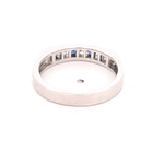 Anillo de Oro Blanco 18K Cintillo con Diamantes y Piedras Azules