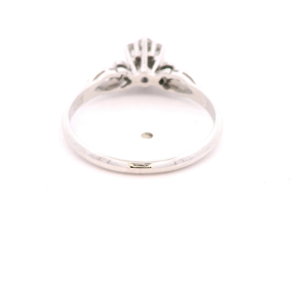 Anillo de Oro Blanco 18K Flor Rodinado Calado con Diamantes