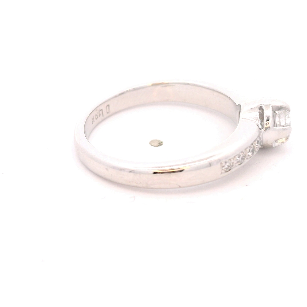 Anillo de Oro Blanco 18K Solitario Pavé Rodinado con Diamante 0,15 ct