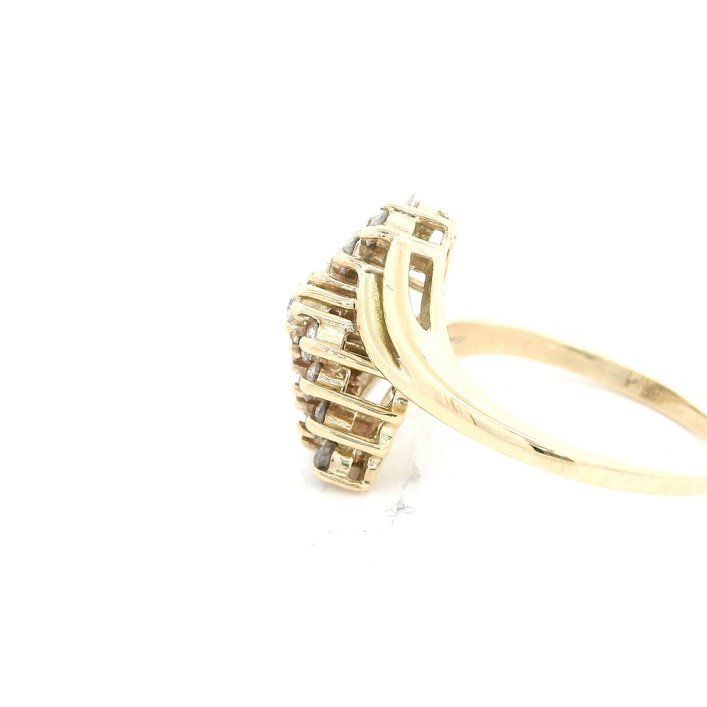 Anillo de Oro Amarillo 10K Crossed Calado con 16 Diamantes