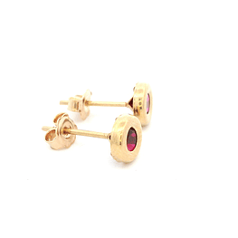 Aros De Oro Amarillo 18K Punto De Luz Fucsia 