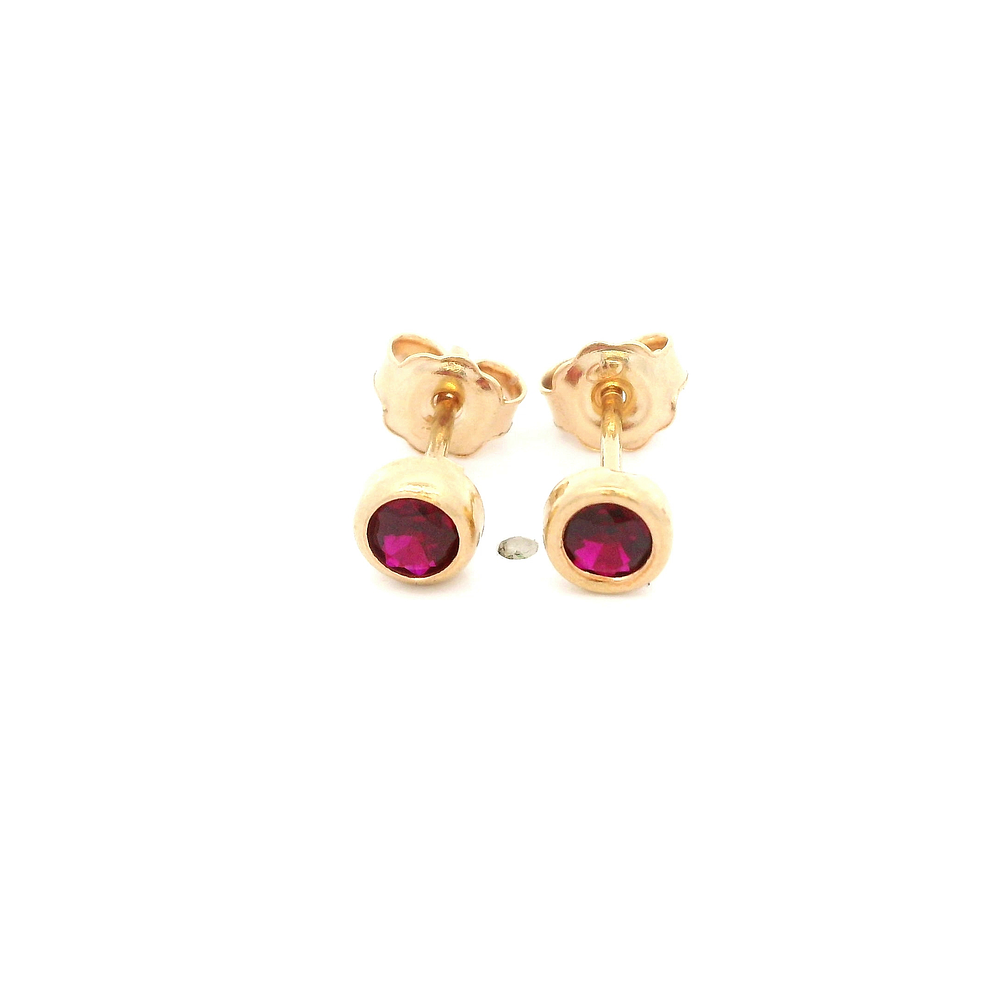 Aros De Oro Amarillo 18K Punto De Luz Fucsia