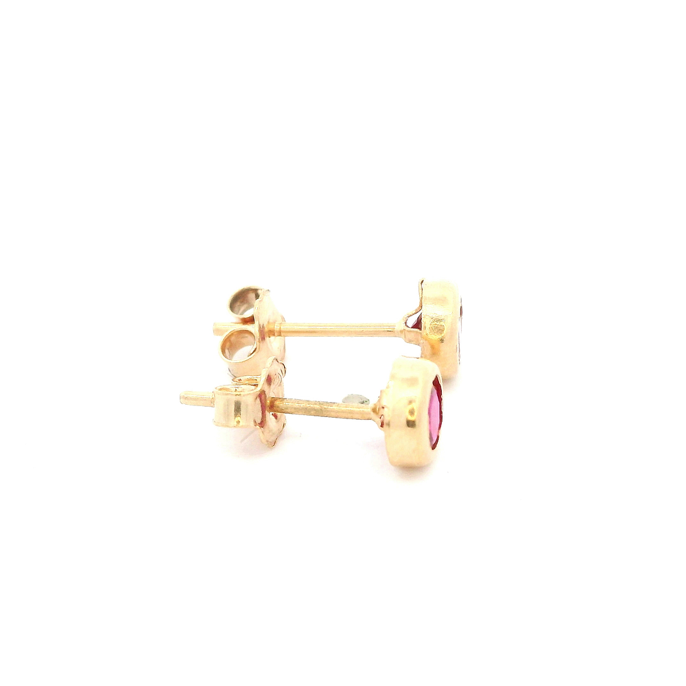 Aros De Oro Amarillo 18K Punto De Luz Fucsia