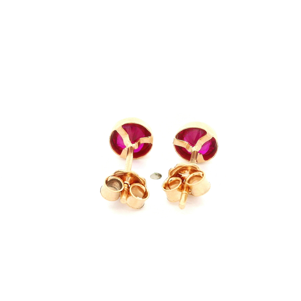 Aros De Oro Amarillo 18K Punto De Luz Fucsia