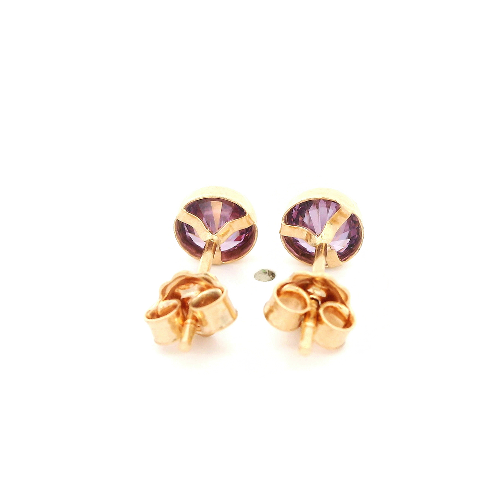 Aros De Oro Amarillo 18K Punto De Luz Morada