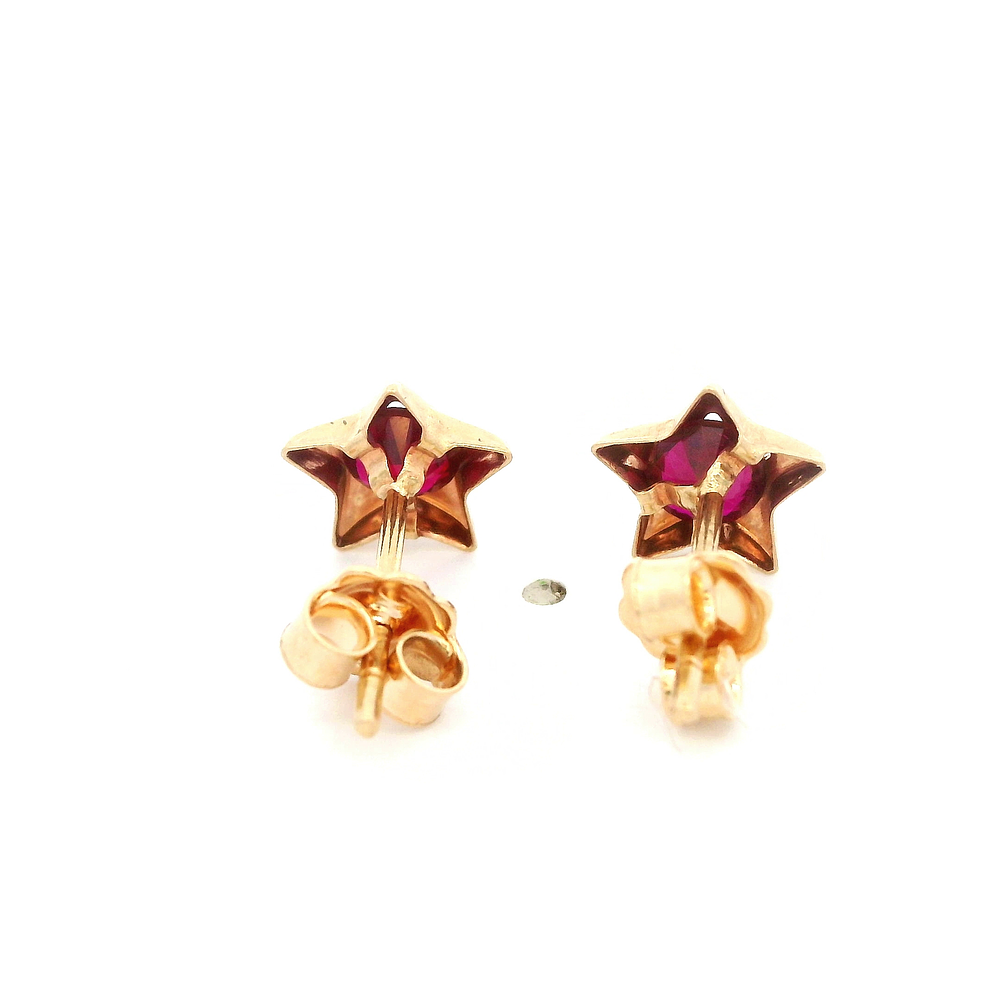 Aros De Oro Amarillo 18K Estrella Fucsia