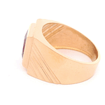 Anillo de Oro Amarillo 18K Sello Tallado Lateral con Piedra Fucsia Rectangular