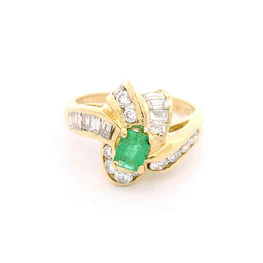 Anillo de Oro Amarillo 18K Cintillo Flor con Diamantes y Esmeralda