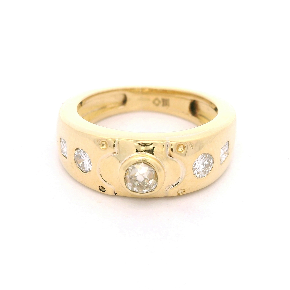 Anillo de Oro Amarillo 18K Semi Bombé con Diamantes y Diamante Corte Antiguo