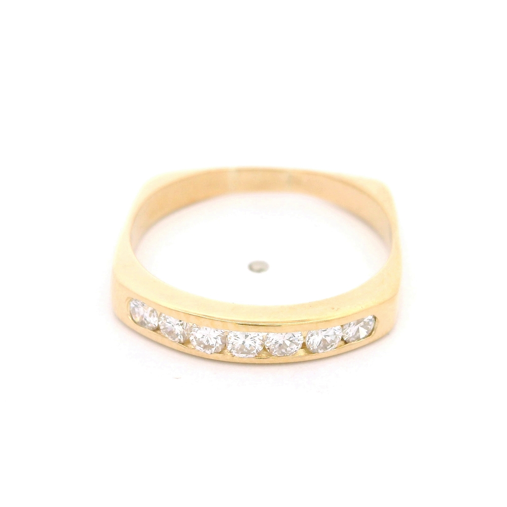 Anillo de Oro Amarillo 18K Cintillo con 7 Diamantes