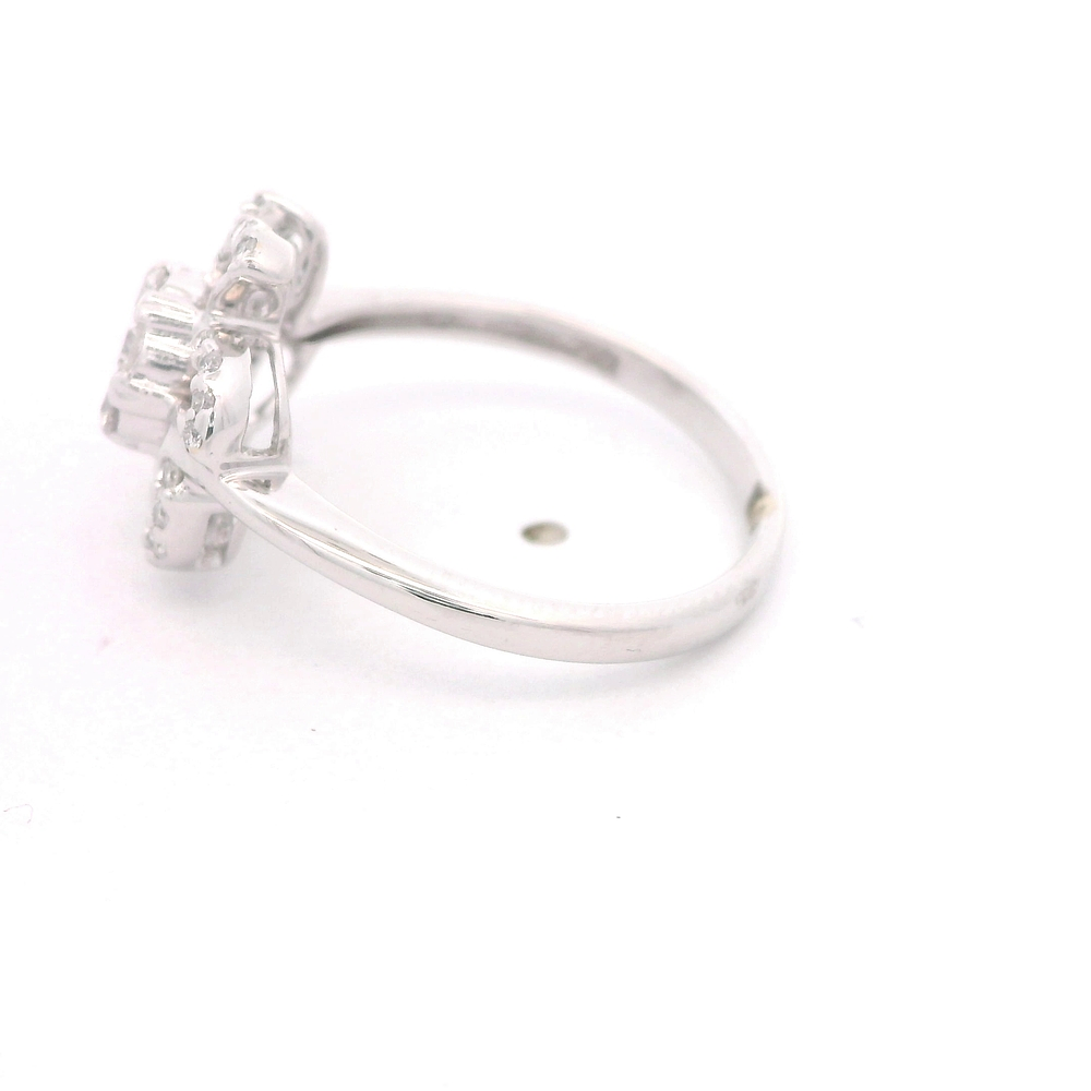 Anillo de Oro Blanco 18K Flor Rodinado con Diamantes