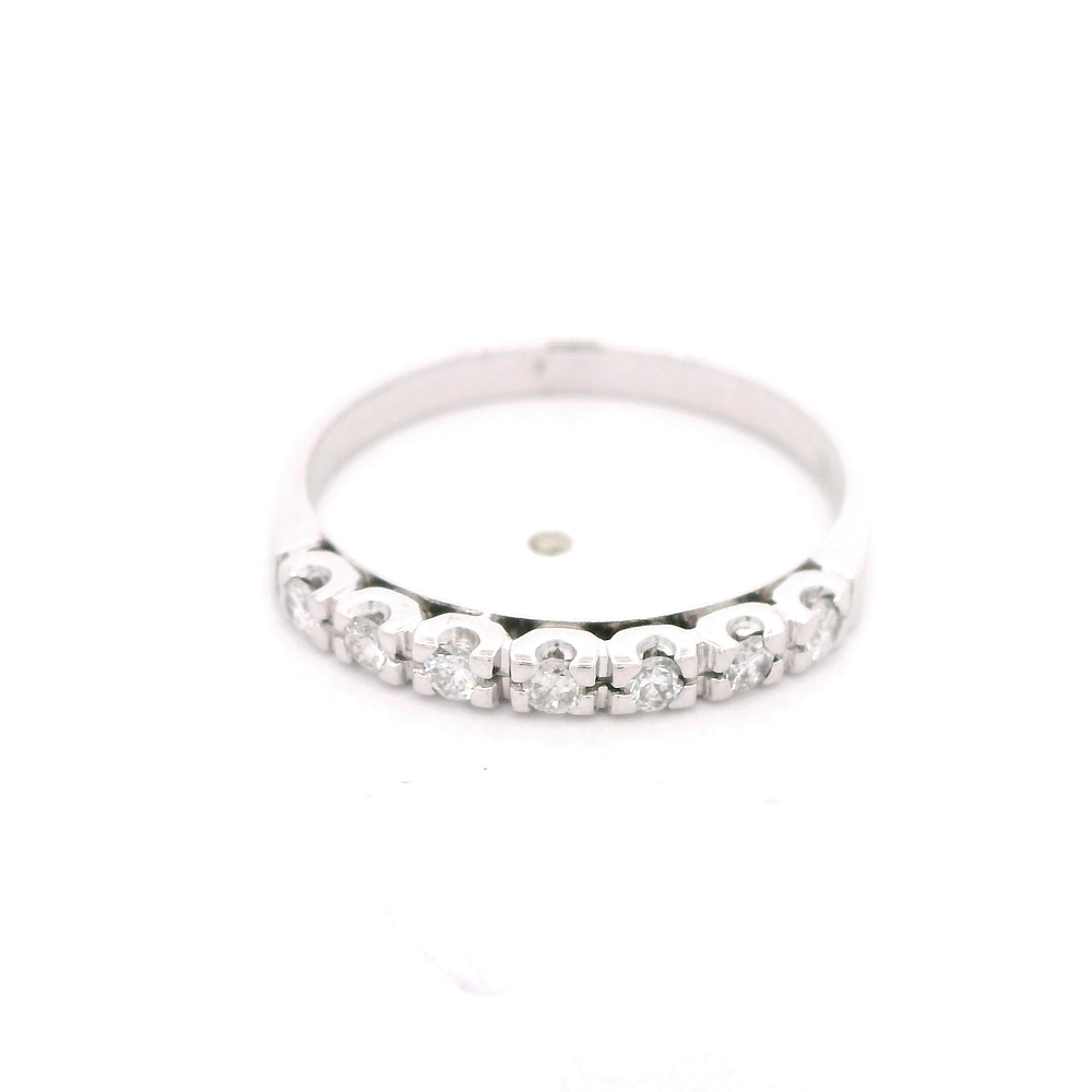 Anillo de Oro Blanco 18K Cintillo Rodinado con 7 Diamantes