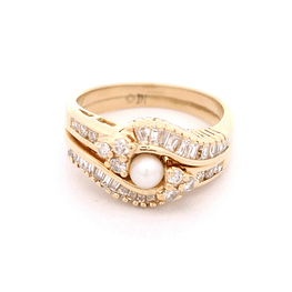 Anillo de Oro Amarillo 14K Ondulado con Diamantes y Perla Central