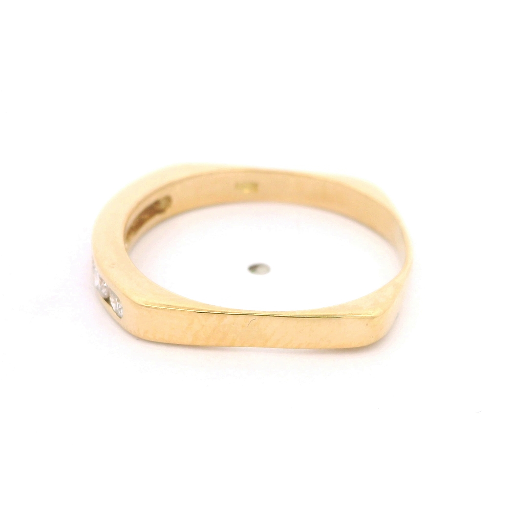 Anillo de Oro Amarillo 18K Cintillo con 7 Diamantes