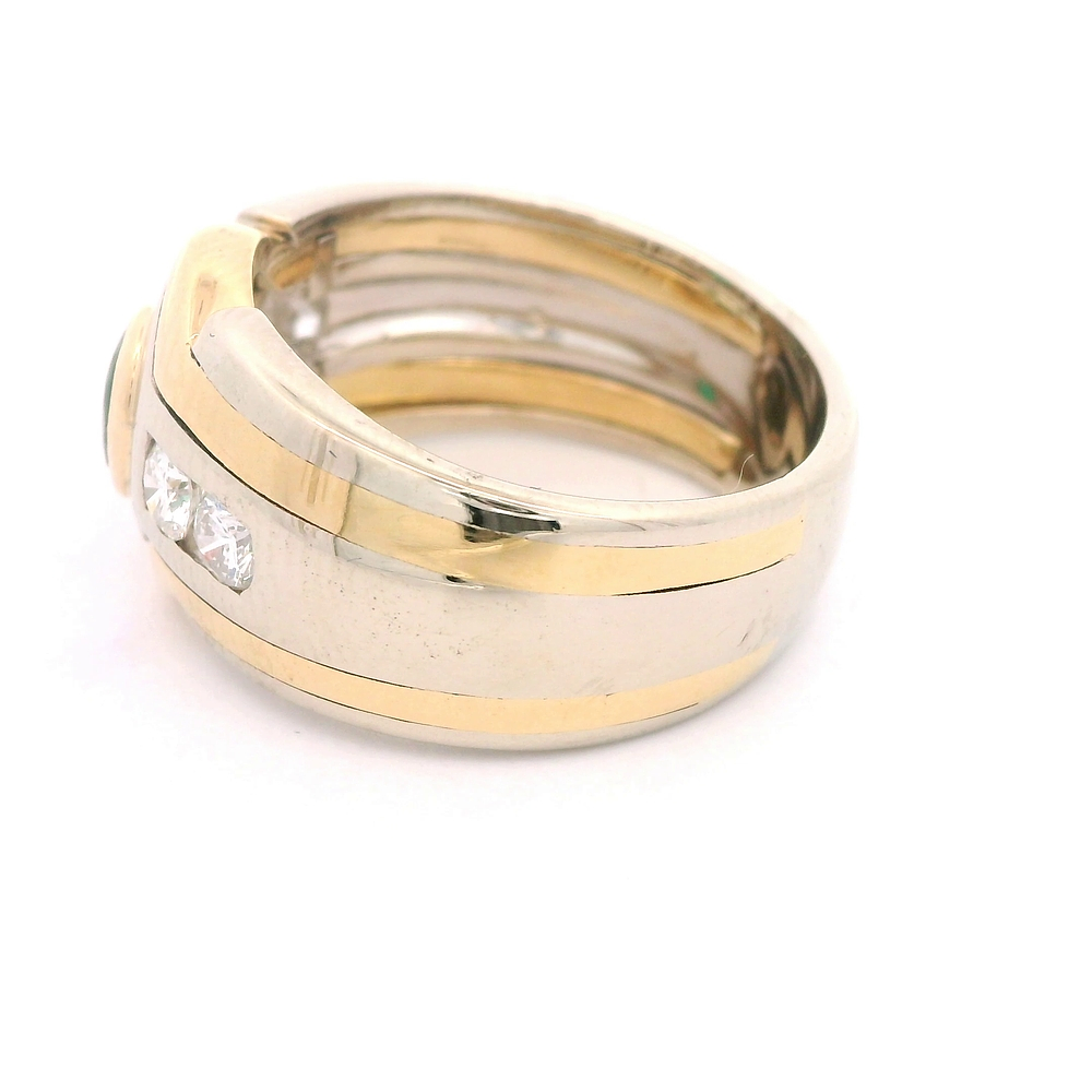Anillo de Oro Bicolor 18K Bombé con Diamantes y Esmeralda Oval Central
