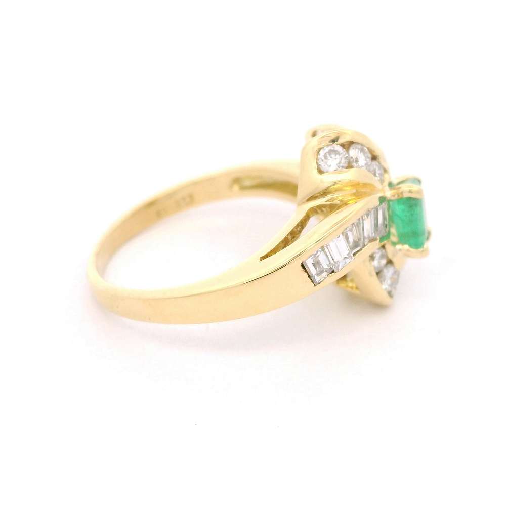 Anillo de Oro Amarillo 18K Cintillo Flor con Diamantes y Esmeralda