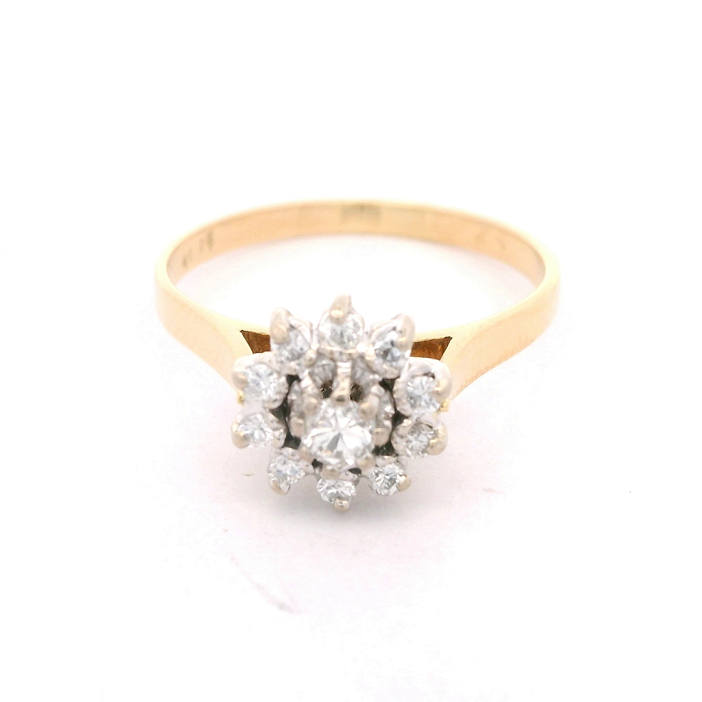 Anillo de Oro Amarillo 18K Flor con Diamantes