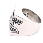 Anillo de Oro Blanco 18K Sello Rectangular Rodinado con Diamantes y Piedras Azules