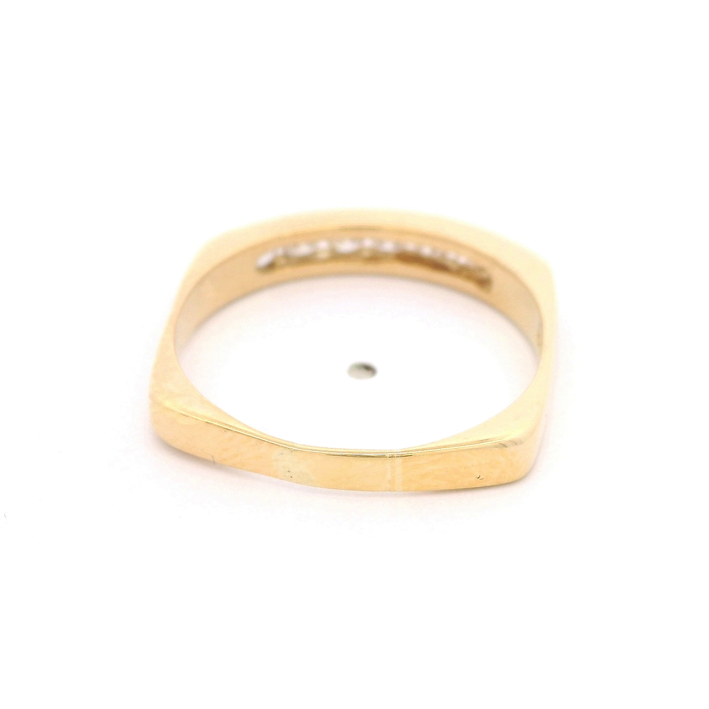 Anillo de Oro Amarillo 18K Cintillo con 7 Diamantes
