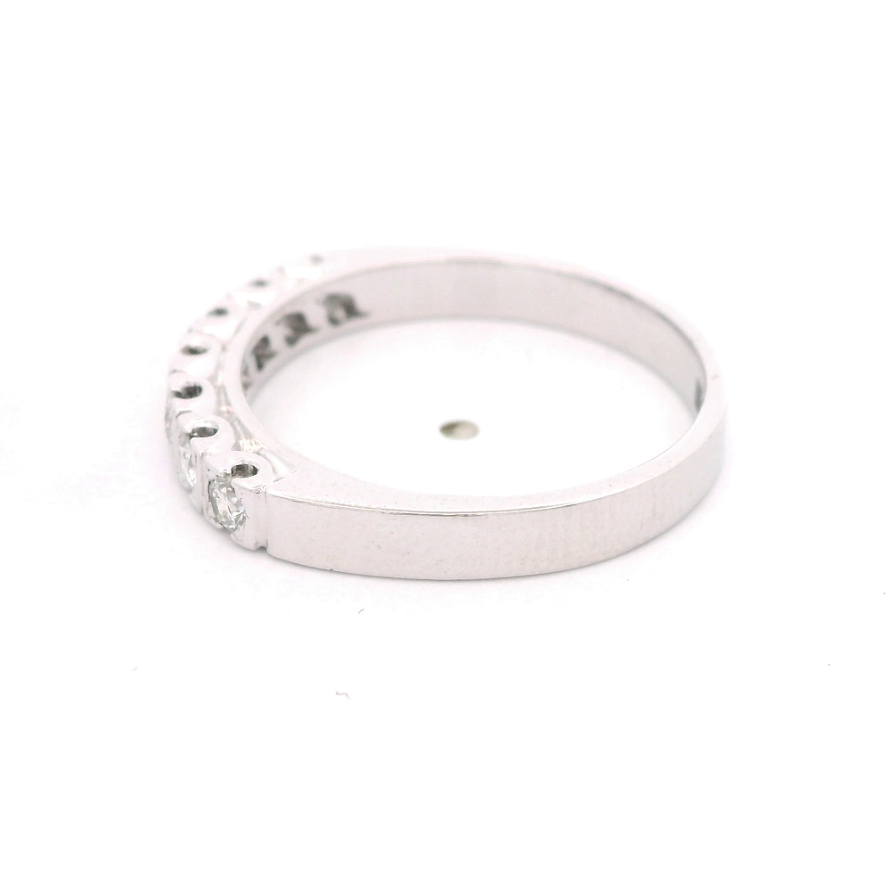 Anillo de Oro Blanco 18K Cintillo Rodinado con 7 Diamantes