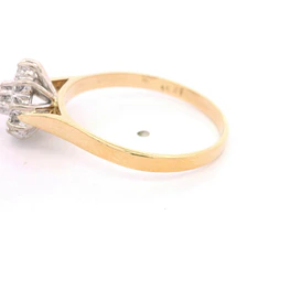 Anillo de Oro Amarillo 18K Flor con Diamantes