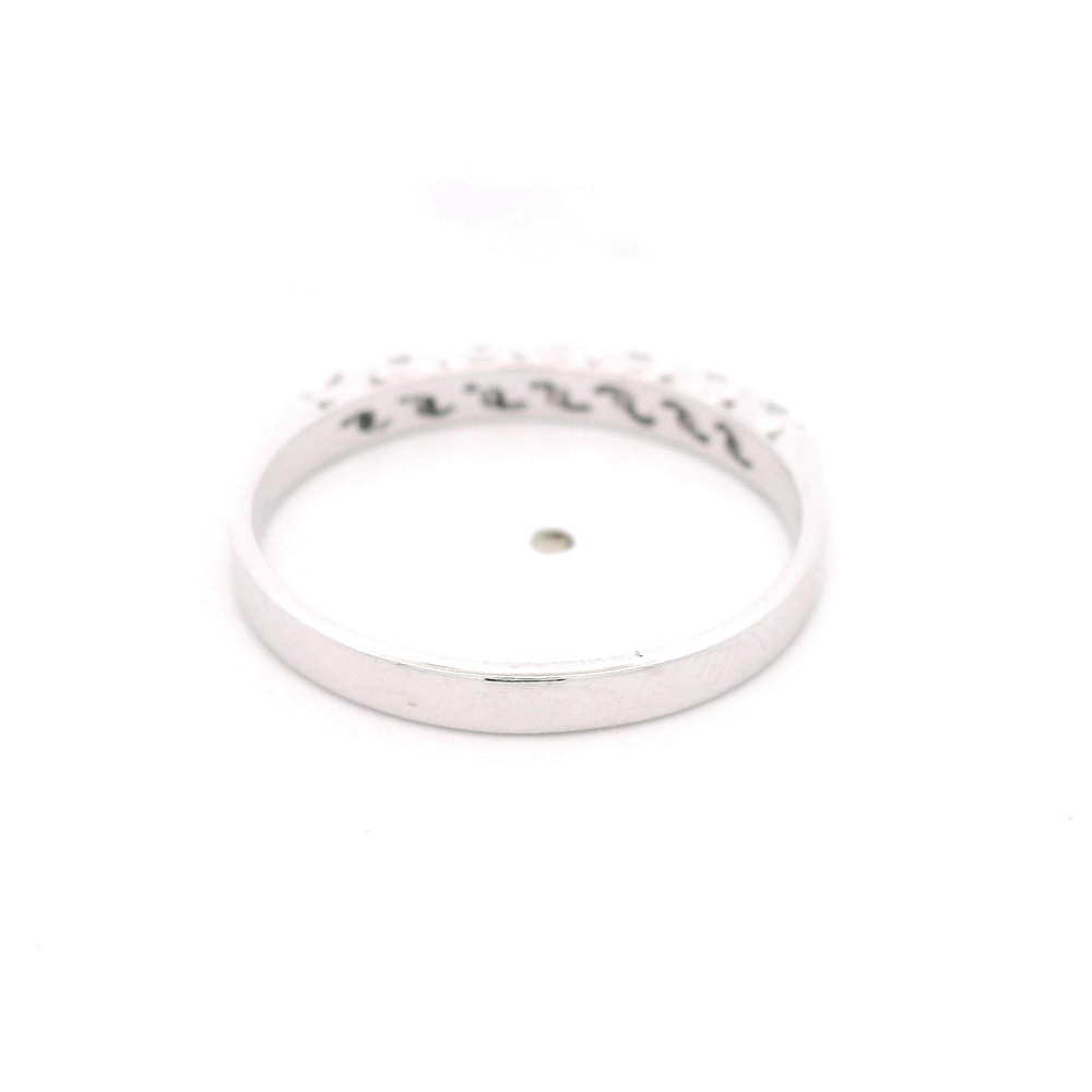 Anillo de Oro Blanco 18K Cintillo Rodinado con 7 Diamantes