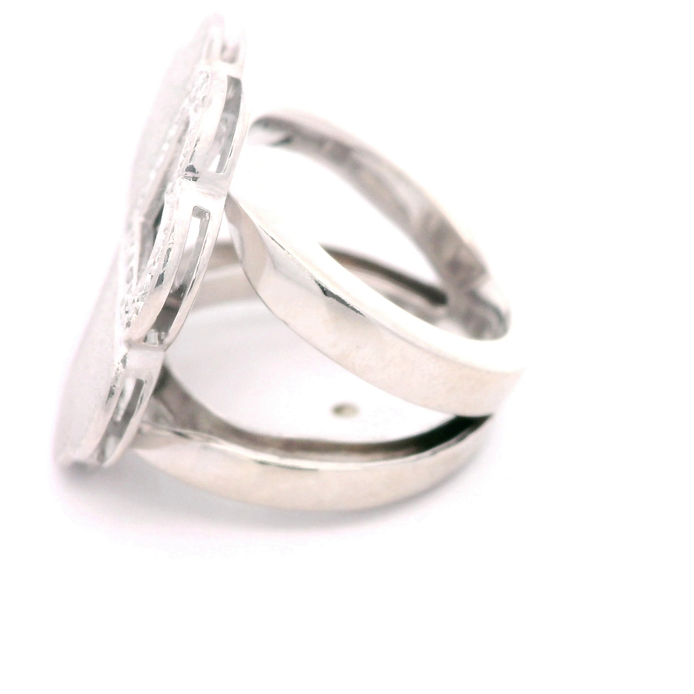 Anillo de Oro Blanco 18K Flor Trébol Mateada Calada con Diamantes