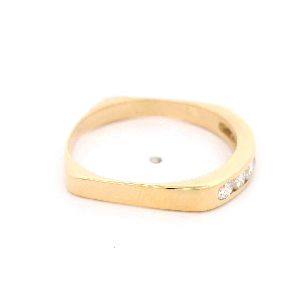 Anillo de Oro Amarillo 18K Cintillo con 7 Diamantes