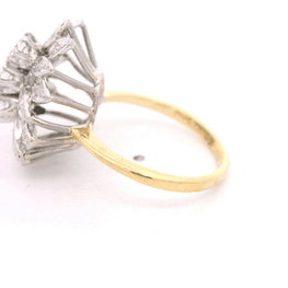 Anillo de Oro Bicolor 18K Flor con Diamantes
