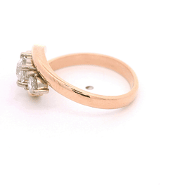 Anillo de Oro Rosado 18K Trilogy con Diamantes y Diamante Corte Antiguo