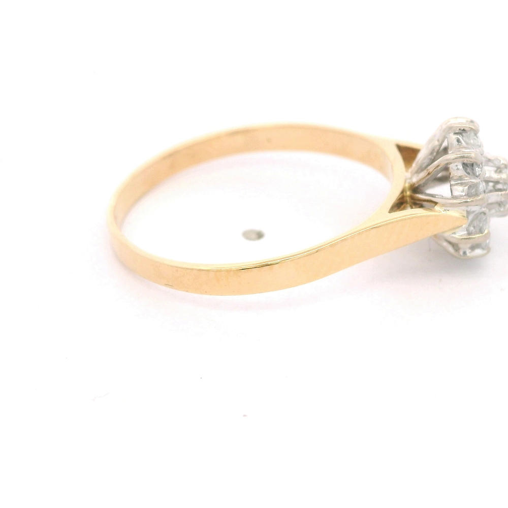 Anillo de Oro Amarillo 18K Flor con Diamantes