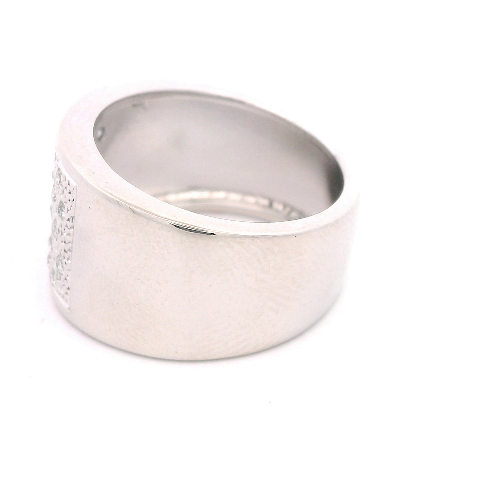 Anillo de Oro Blanco 18K Bombé Rodinado con 27 Diamantes