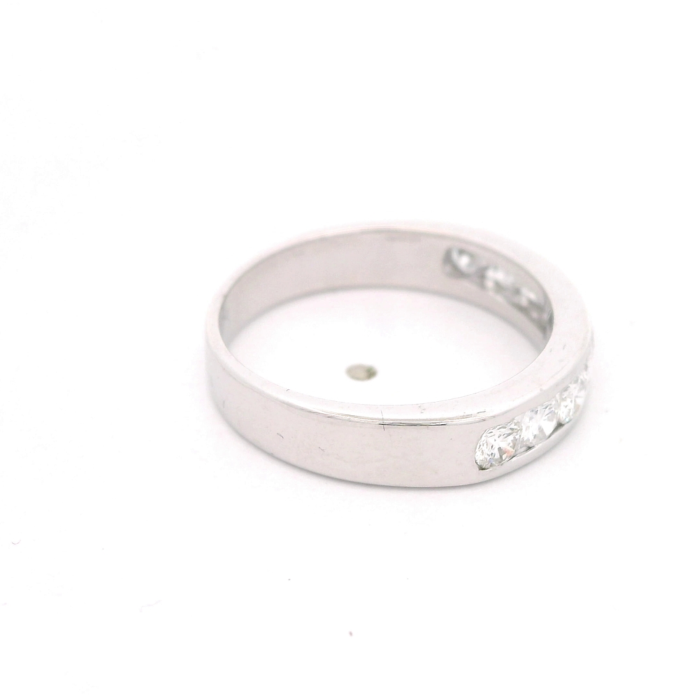 Anillo de Oro Blanco 18K Cintillo Rodinado con 9 Diamantes