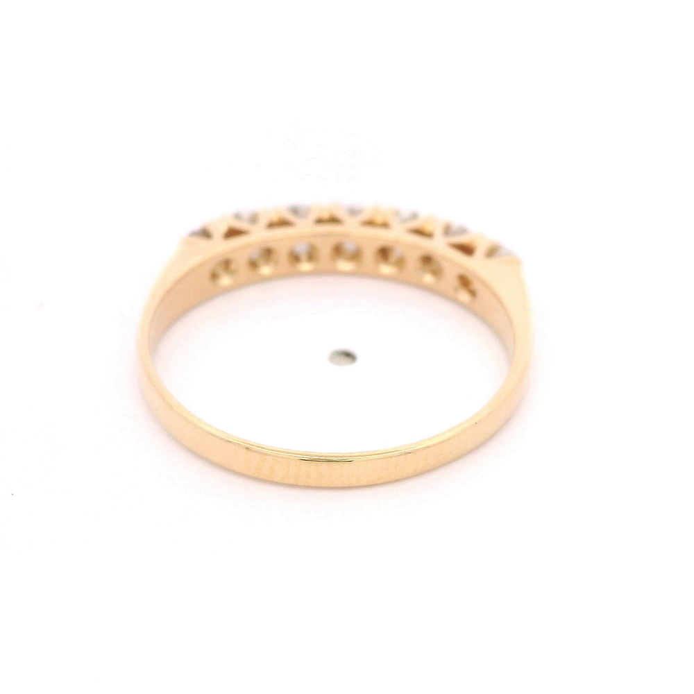 Anillo de Oro Amarillo 18K Cintillo con 7 Diamantes