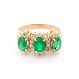 Anillo de Oro Amarillo 14K Cintillo Labrado con Diamantes y Esmeraldas Ovaladas