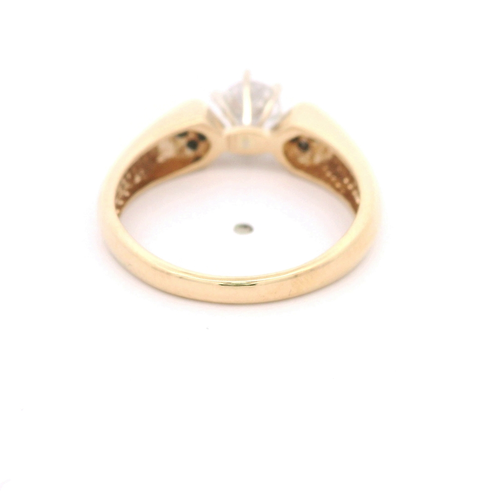 Anillo de Oro Amarillo 14K Cintillo Rombo con Diamantes