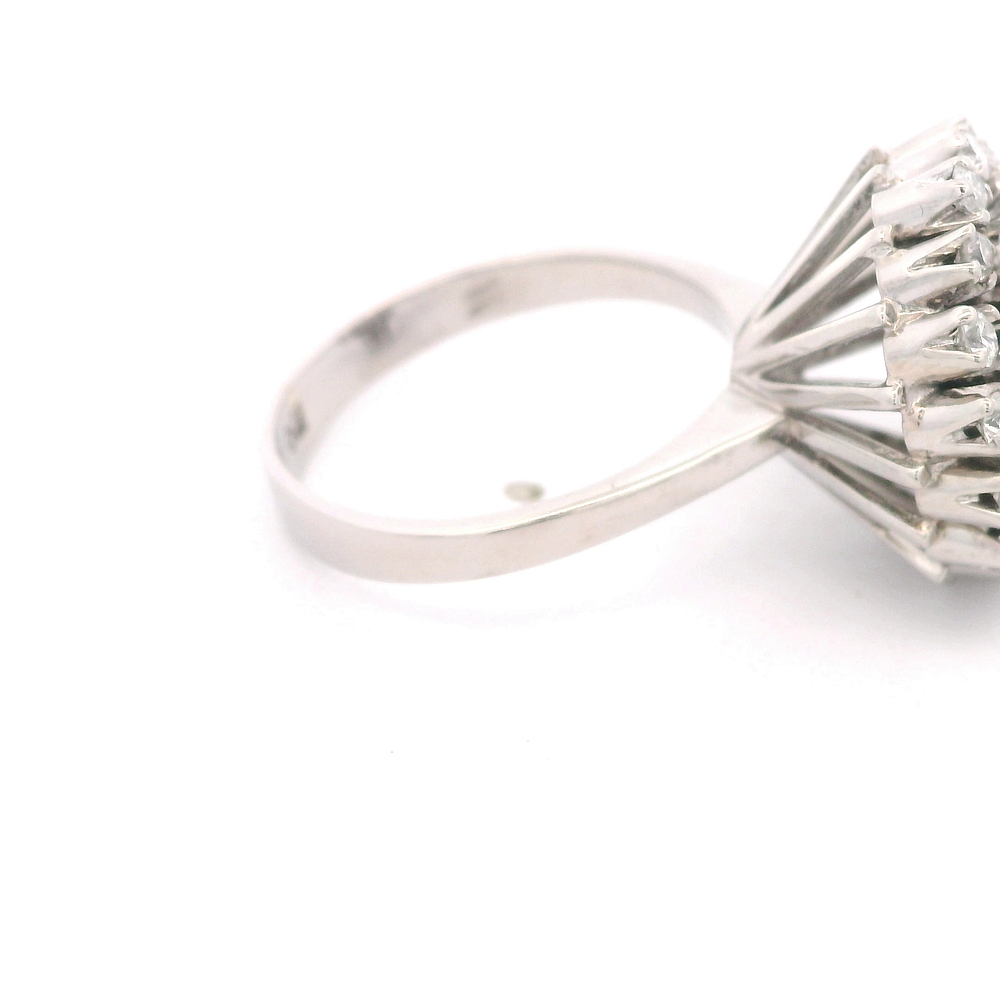 Anillo de Platino Pavé con Diamantes y Diamante Central Corte Antiguo