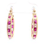 Aros de Oro Amarillo 18K Argolla con Piedras Incoloras y Fucsias