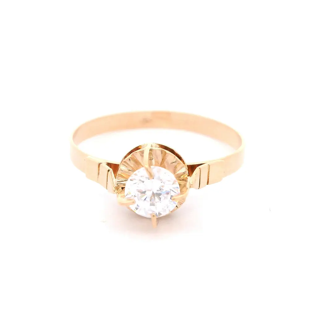 Anillo de Oro Amarillo 18K Chaton Circular