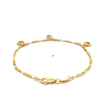 Pulsera de Oro Amarillo 18K Figaro 3x1 con 3 Dijes Corazones Calados