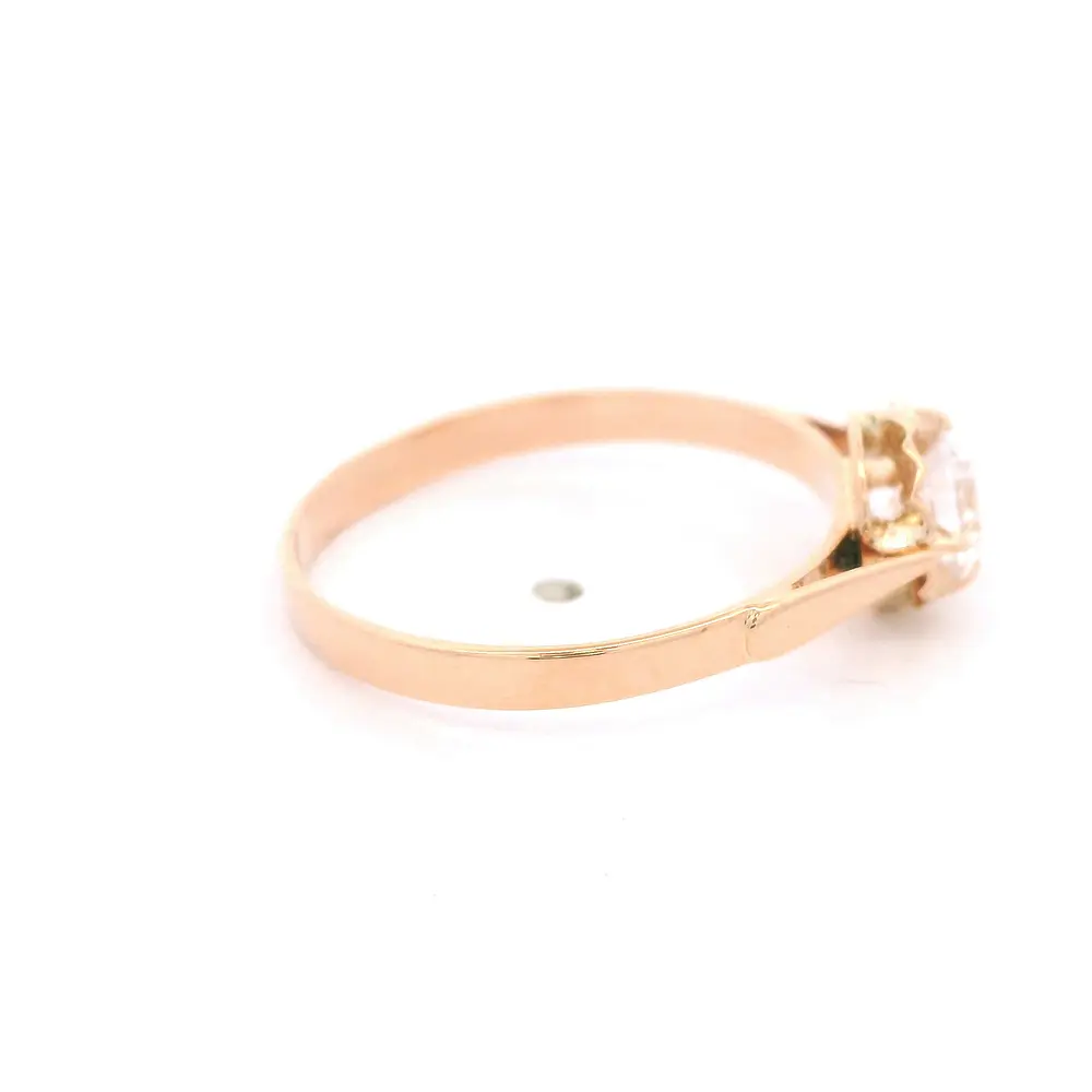 Anillo de Oro Amarillo 18K Chaton Circular