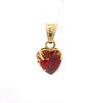 Colgante de Oro Amarillo 18K Chatón Corazón con 1 Piedra Fucsia