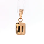 Colgante de Oro Amarillo 18K Chatón con 1 Piedra Negra Rectangular