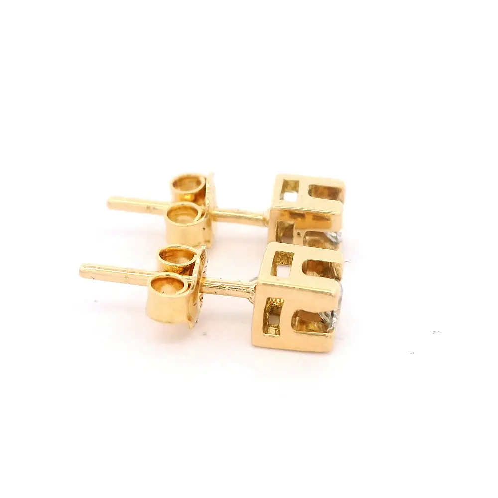 Aros Chatón Cuadrado 18K Oro Amarillo con Diamante