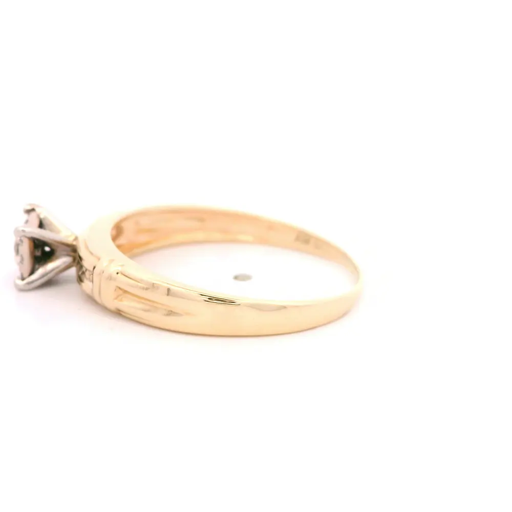 Anillo de Oro Amarillo 10K Solitario Cuadrado con 11 Diamantes