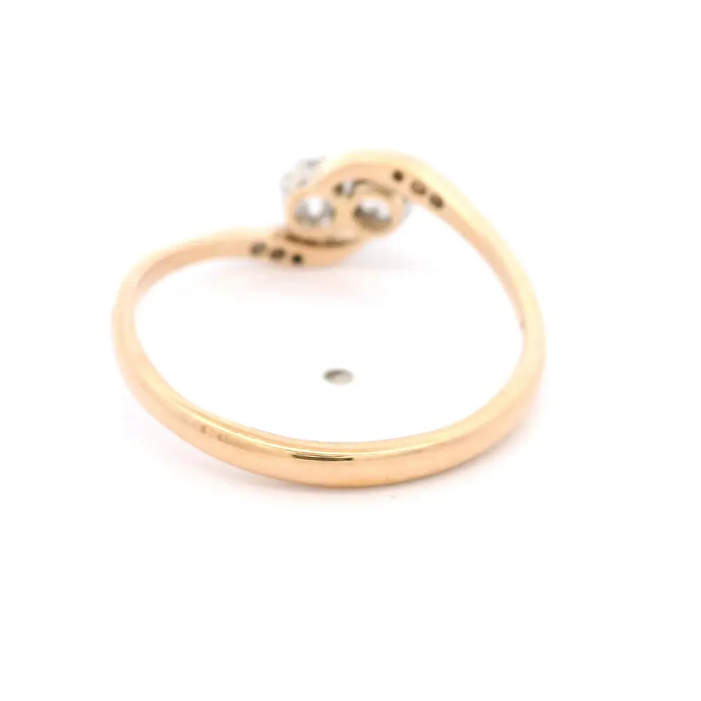 Anillo de Oro Amarillo 18K Crossed Calado con 8 Diamantes
